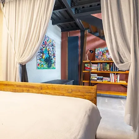 Luxurious House W Modern Interior In Fatih Vakantiehuis