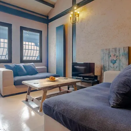Vakantiehuis Luxurious House W Modern Interior In Fatih Istanboel
