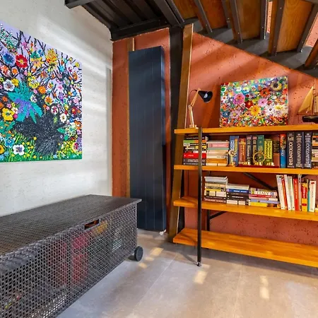 Luxurious House W Modern Interior In Fatih Vakantiehuis