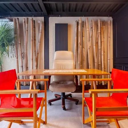 Vakantiehuis Luxurious House W Modern Interior In Fatih *